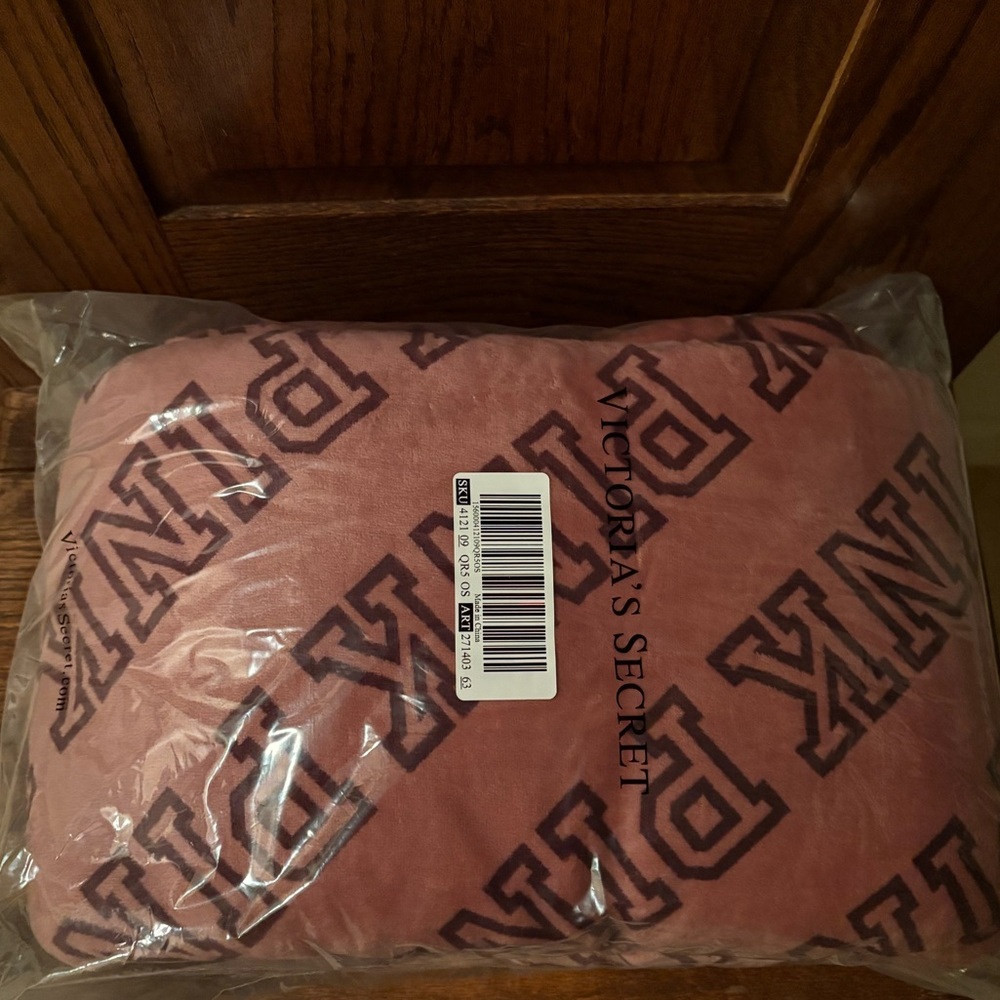 Victoria's Secret Pink 50" x 60" Dorm Sherpa‎ Blanket Soft